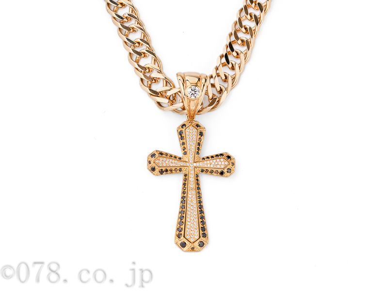 クロスモチーフ ブラックダイアモンド×ダイアモンド入りペンダント
